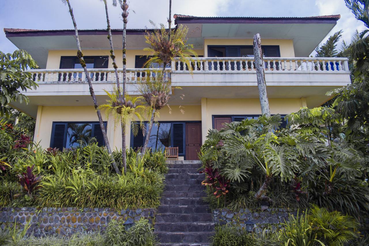 Foresta Inn Family Resort Prigen Bagian luar foto