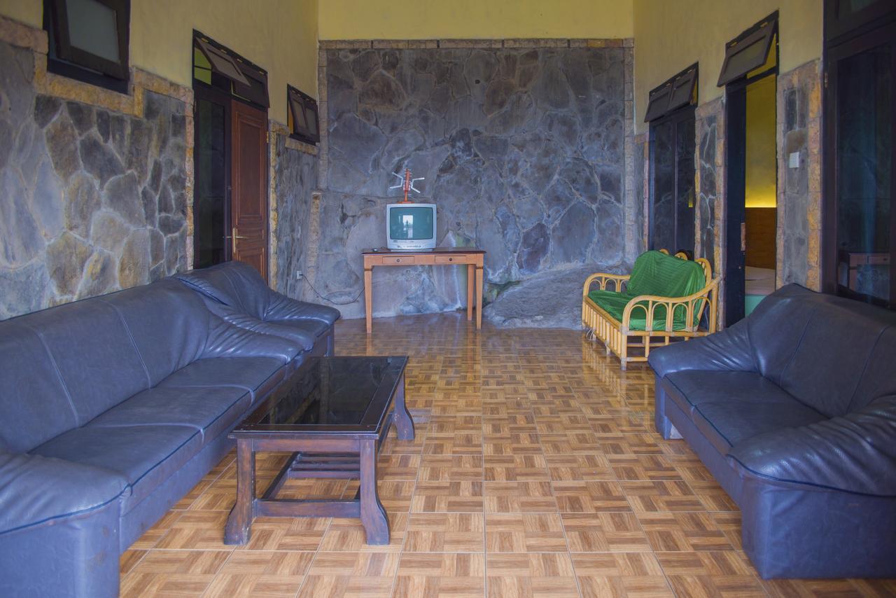 Foresta Inn Family Resort Prigen Bagian luar foto