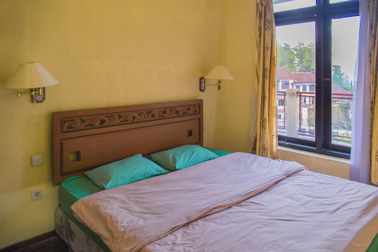 Foresta Inn Family Resort Prigen Bagian luar foto