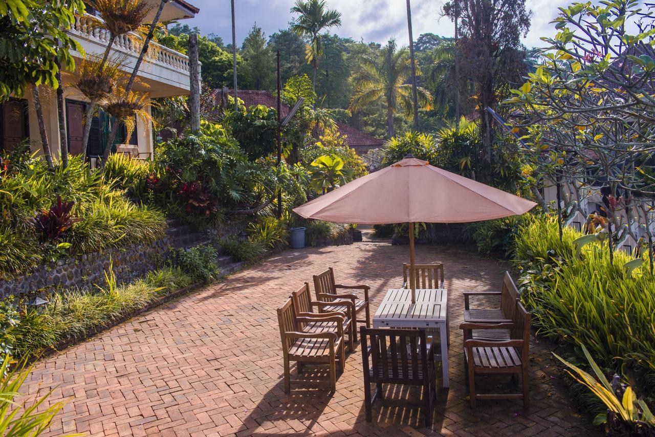 Foresta Inn Family Resort Prigen Bagian luar foto