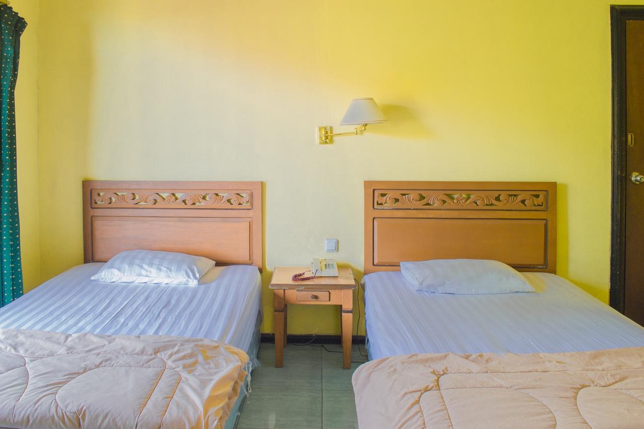 Foresta Inn Family Resort Prigen Bagian luar foto
