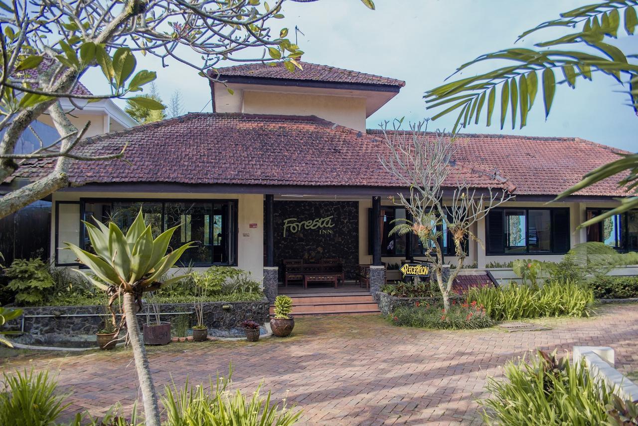 Foresta Inn Family Resort Prigen Bagian luar foto