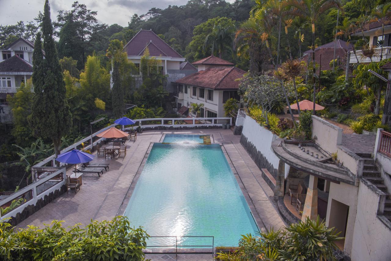 Foresta Inn Family Resort Prigen Bagian luar foto